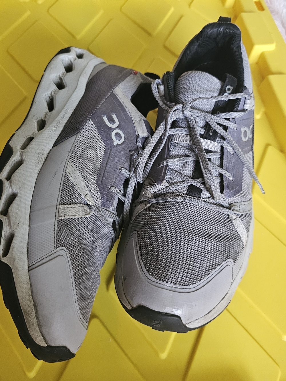 On Running Cloud Mens Running Shoes in Light Gray